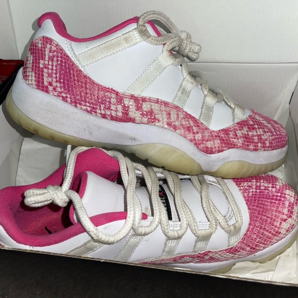 Jordan 11 Low Pink Snakeskin - Picture 2 of 3